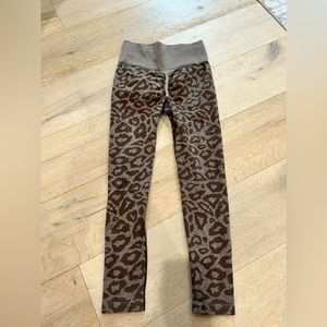 Scrunched leopard workout leggings